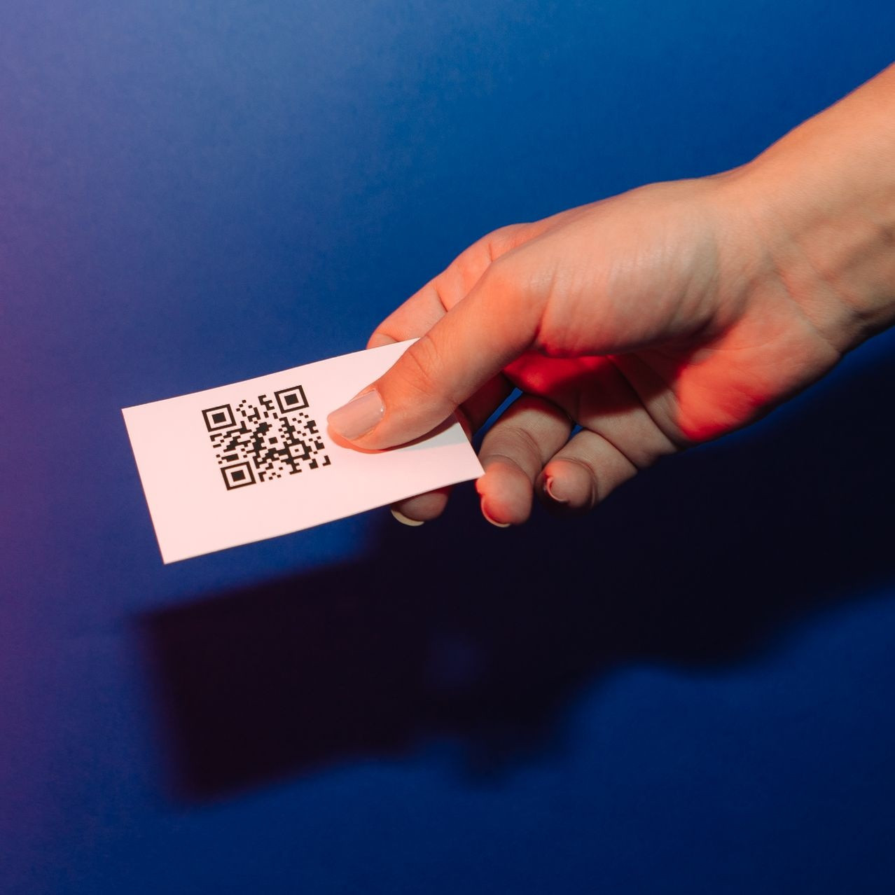 danh thiep giay anh 1