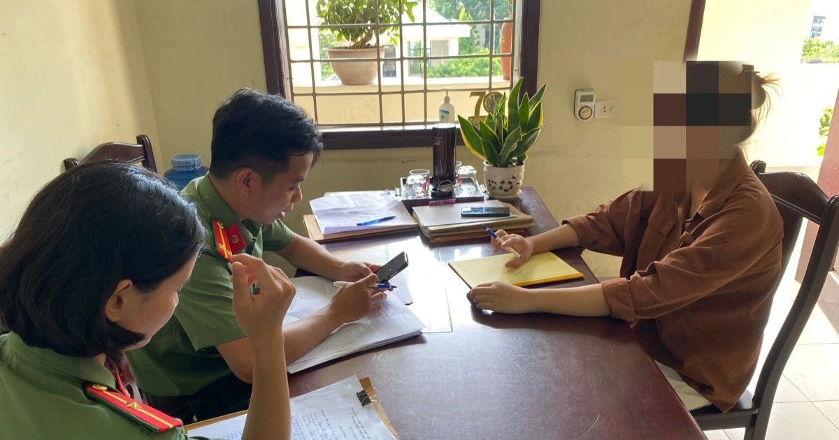 Thiếu nữ lên mạng xúc phạm CSGT rồi kêu gọi 'chia sẻ cho em'