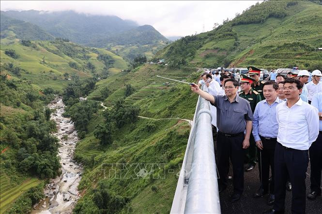 Thủ tướng: Khơi thông điểm nghẽn về giao thông, mở ra không gian phát triển mới