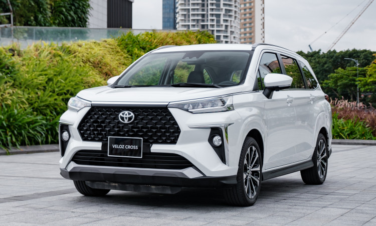 Nhà chỉ có 4 người, có nên mua xe MPV 7 chỗ?