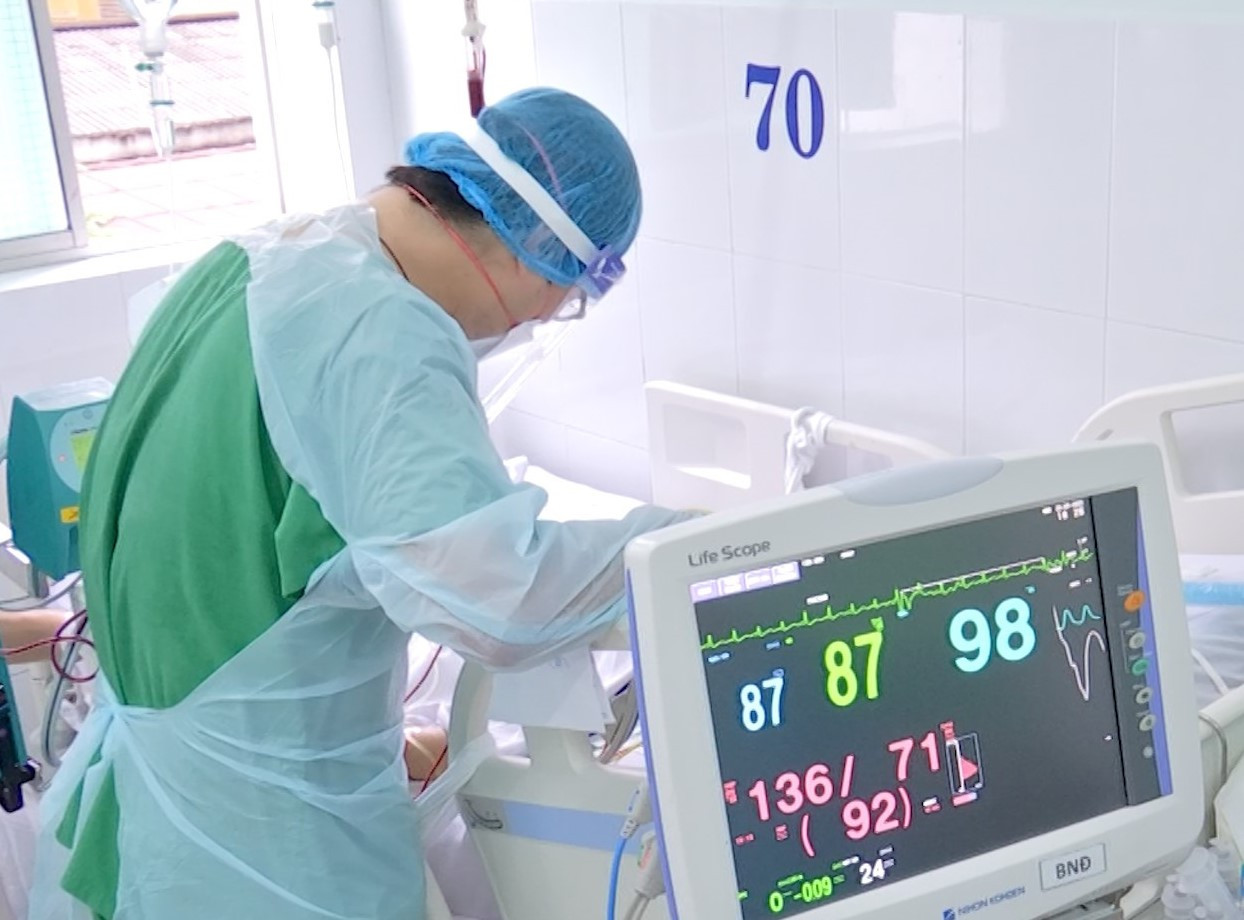 Tiêm vắc xin giảm mạnh, TP.HCM lo ngại số ca Covid-19 tăng cao