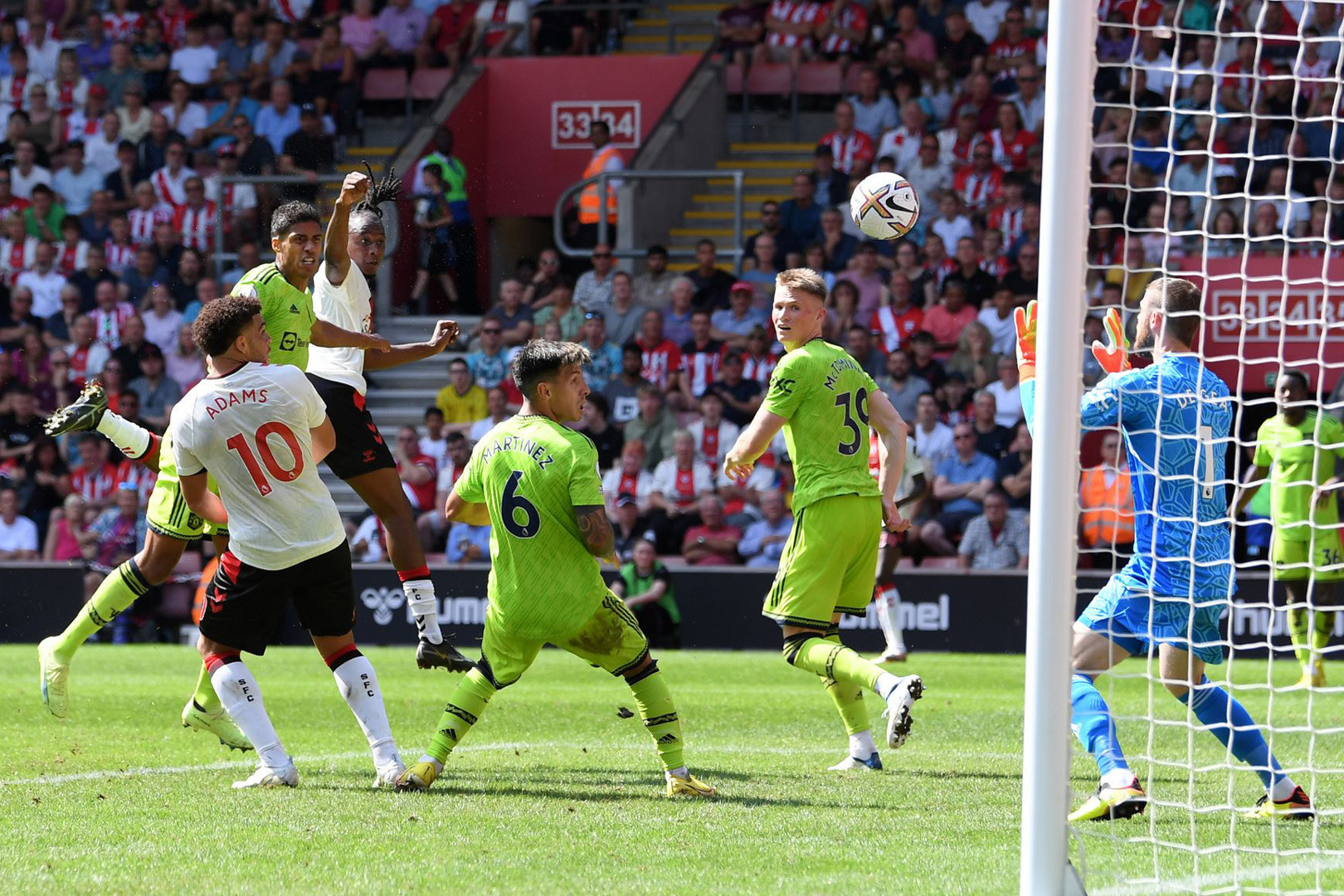 MU vs Southampton, Erik ten Hag đánh thức Bruno Fernandes