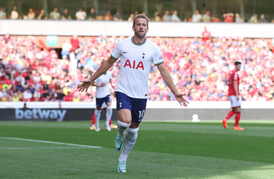 Harry Kane rực sáng với cú đúp, Tottenham vào tốp 3