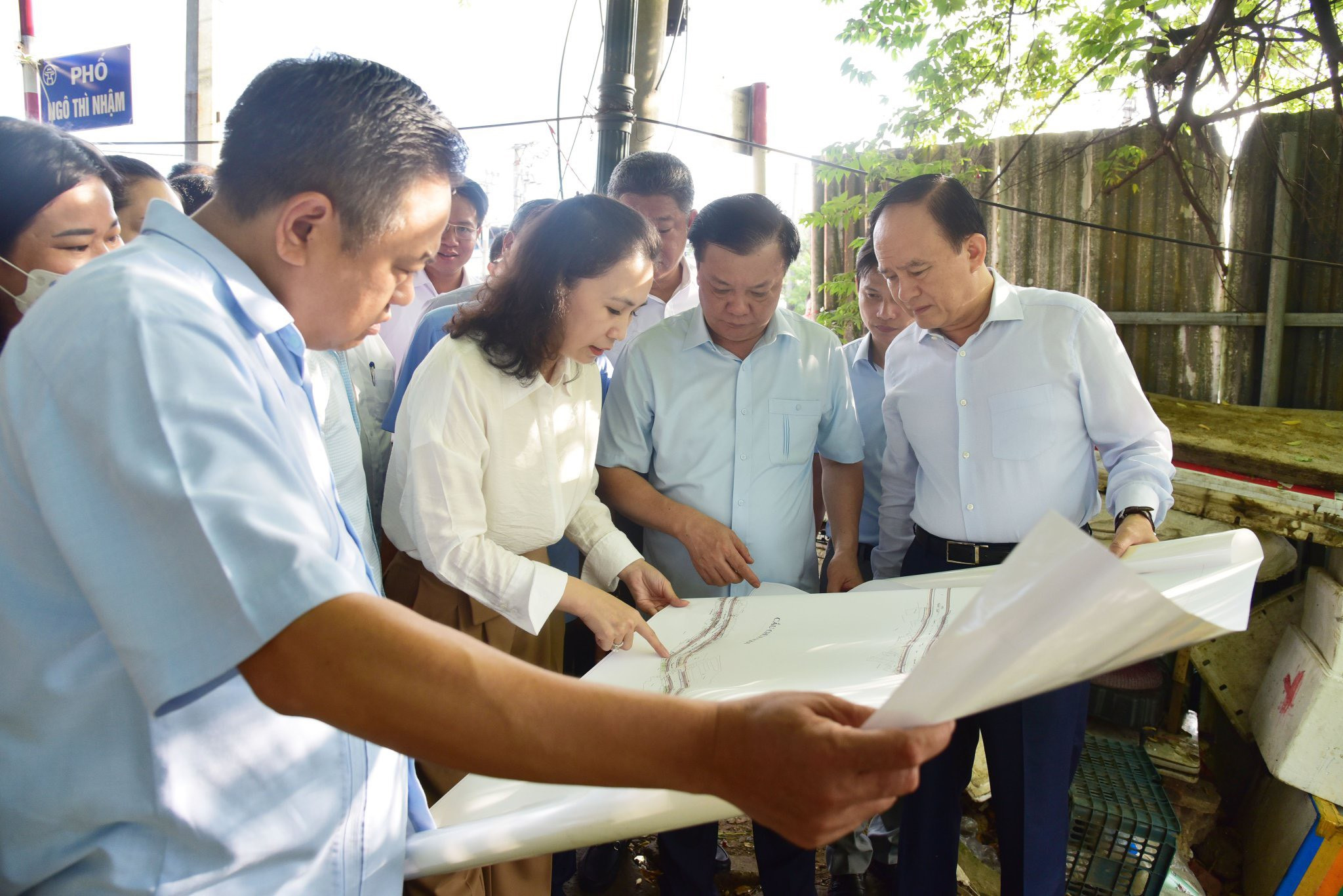 Bí thư, Chủ tịch Hà Nội thị sát kênh dẫn nước cho trạm bơm 7.500 tỷ
