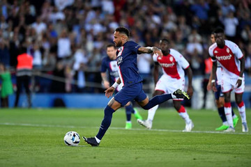 Neymar giải cứu PSG trước Monaco
