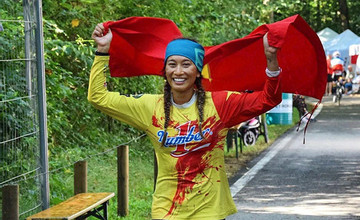 Cô gái Việt Nam vô địch giải 3 môn phối hợp 'điên rồ' nhất thế giới