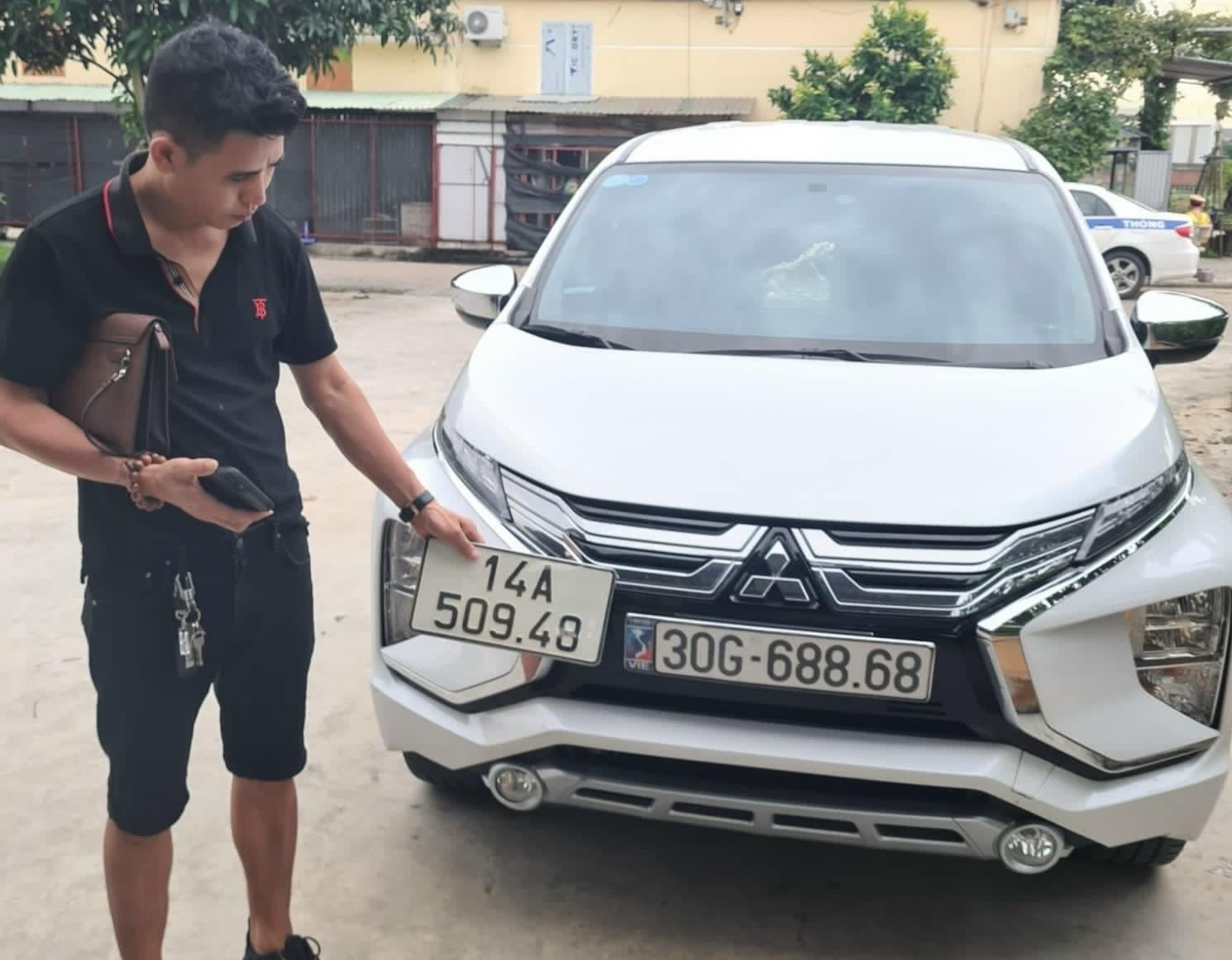 Một tài xế dùng biển giả bị phạt 17,6 triệu đồng, tước bằng lái 3 tháng