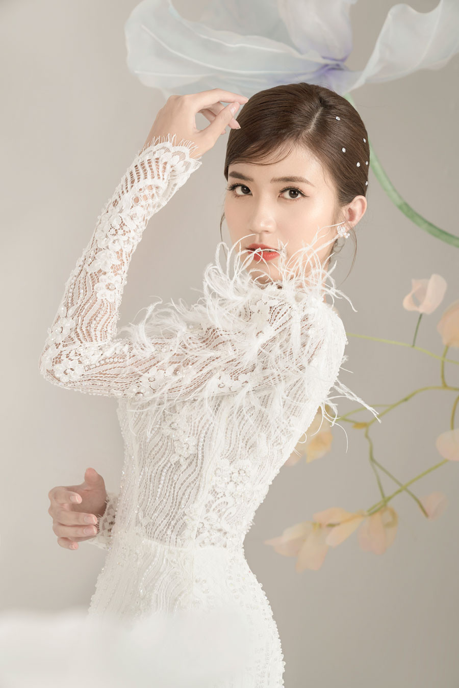 Váy cưới ren gợi cảm của Quyên Nguyễn Bridal  Váy cưới cô dâu   HappyWeddingvn