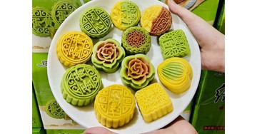 Bánh Trung thu mini giá 4.000 đồng, hạn dùng 4 tháng bán tràn lan