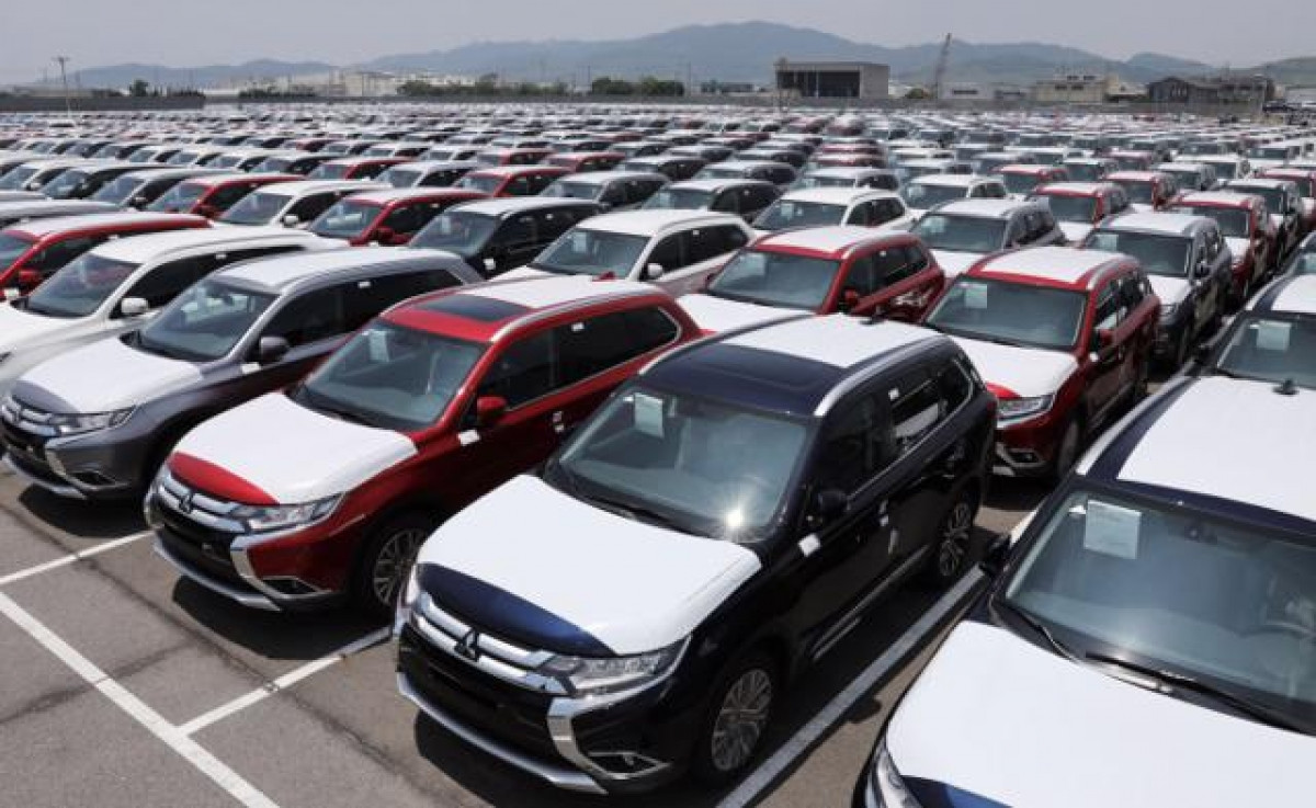 car imports hit eight-month record high picture 1