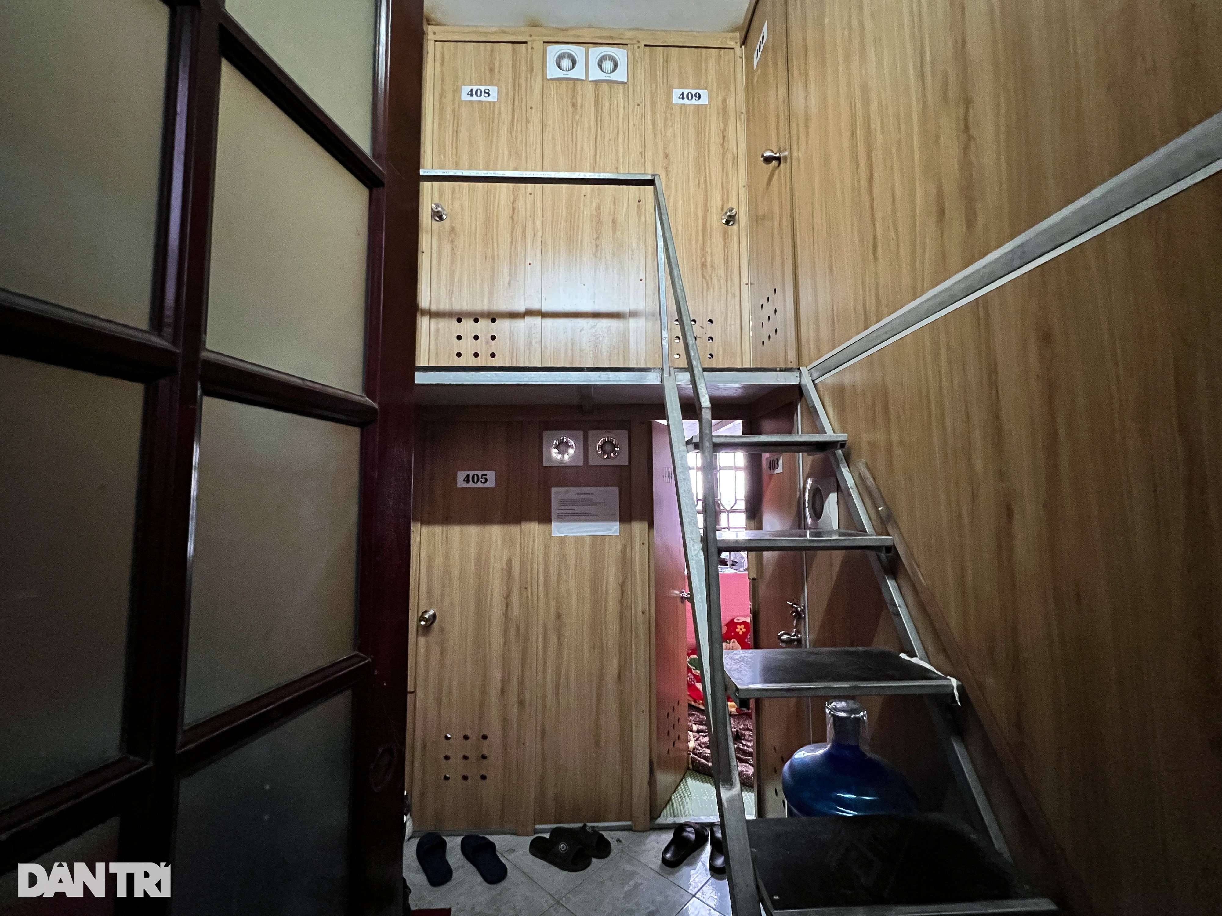 Cuộc sống bên trong những căn phòng trọ hộp diêm chỉ  3m2 ở Hà Nội - 5