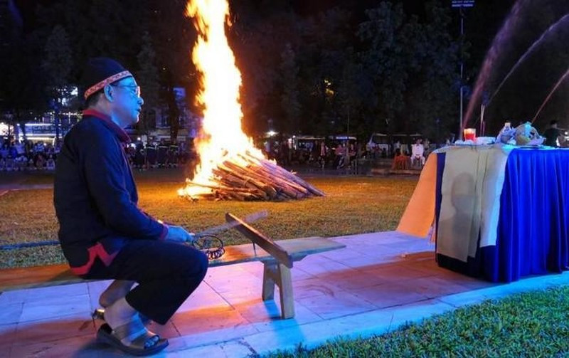 Mysterious fire dance of Pa Then in headland of the country ảnh 2