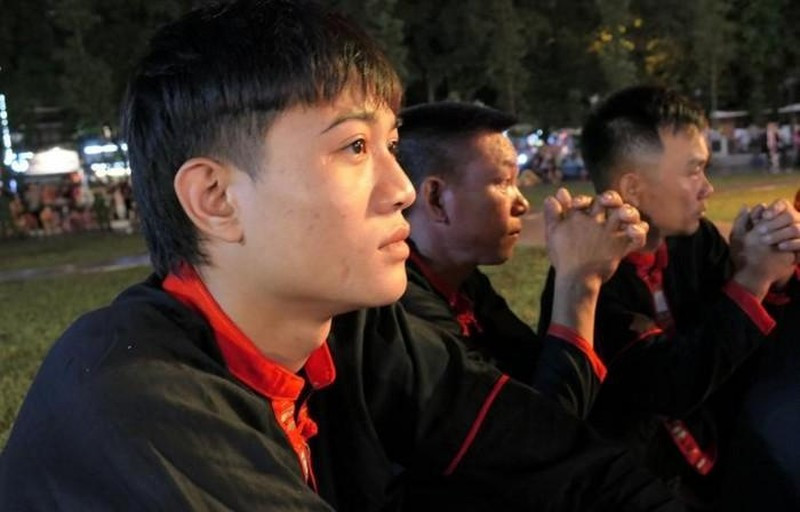 Mysterious fire dance of Pa Then in headland of the country ảnh 4