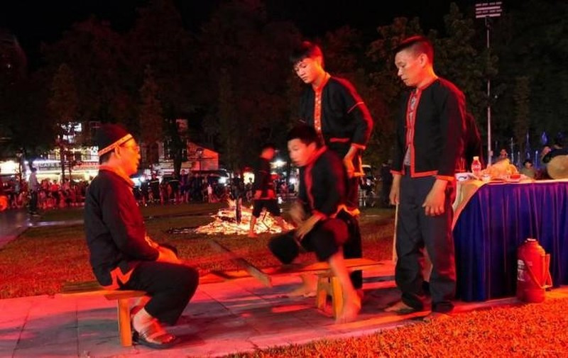 Mysterious fire dance of Pa Then in headland of the country ảnh 5