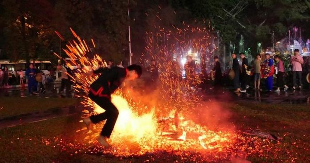 Mysterious fire dance of Pa Then in headland of the country