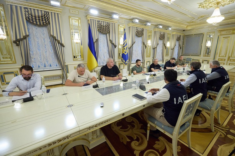 Lãnh đạo Ukraine muốn phi quân sự nhà máy điện hạt nhân Zaporizhzhia