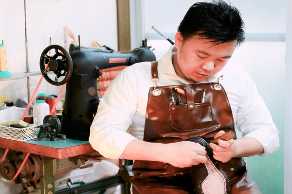 Kĩ sư Việt ở Nhật mê làm giày, 6 tháng xong 1 đôi giá trăm triệu