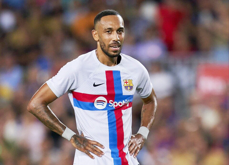 Aubameyang nguy cơ bể kèo sang Chelsea vì gãy xương hàm