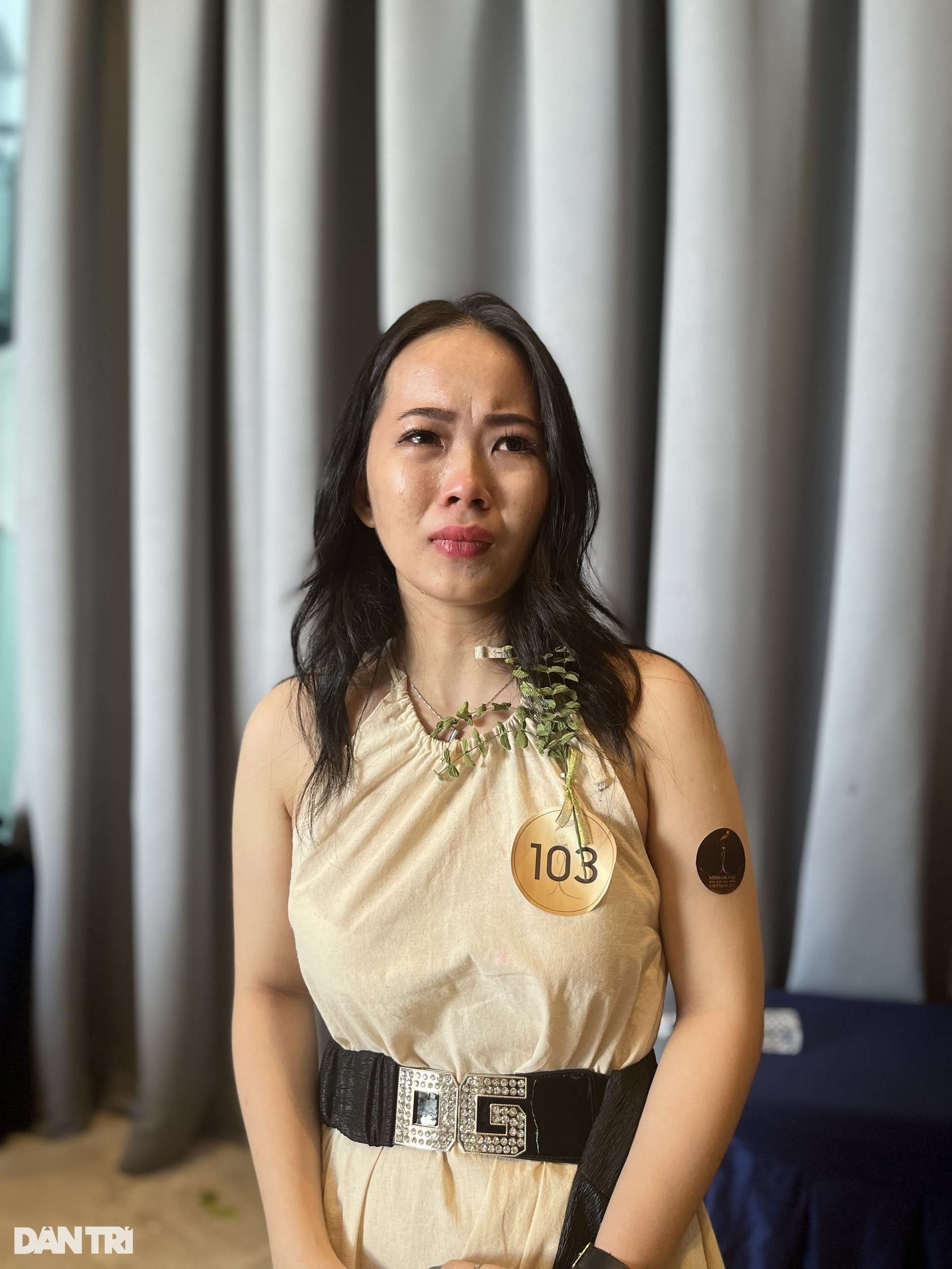 Thí sinh Hoa hậu Hòa bình Việt Nam khóc nấc, đòi giám khảo nêu lý do loại - 2