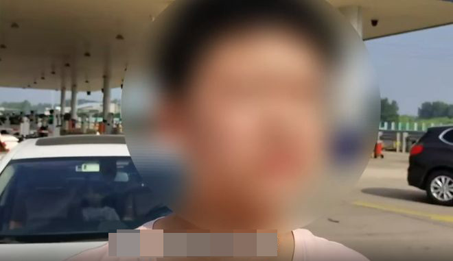 Cậu bé 12 tuổi lái xe 40km trên cao tốc tiết lộ điều đáng sợ