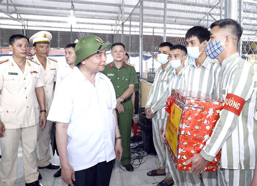 State President inspects special amnesty work in Dong Nai