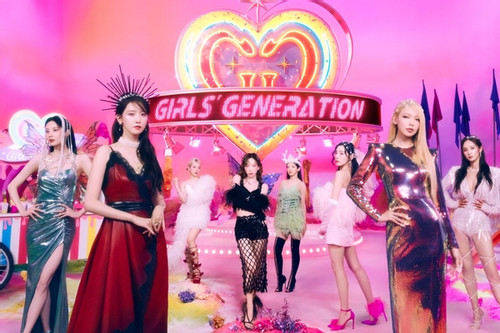 SNSD trở lại với MV mới, vẫn trẻ trung, quyến rũ sau 15 năm ra mắt