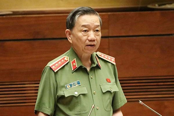 Minister to be grilled about new style Vietnamese passport