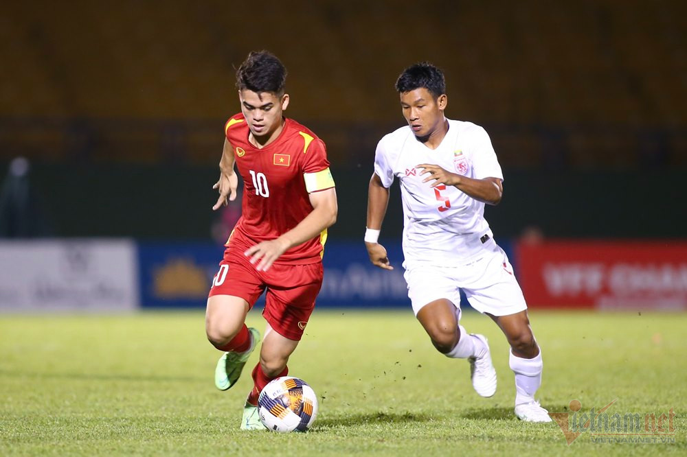 U19 Việt Nam thắng nhẹ, HLV Đinh Thế Nam chưa vui