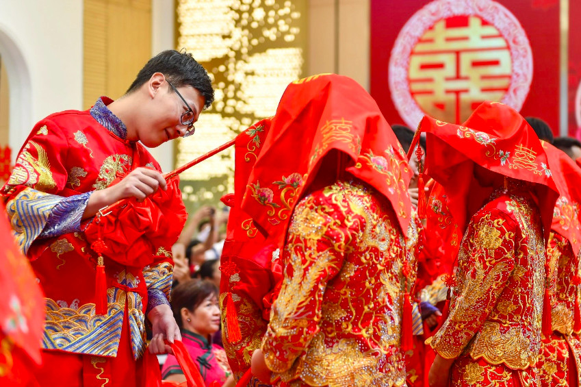 Những trò thô tục trong đám cưới ở Trung Quốc
