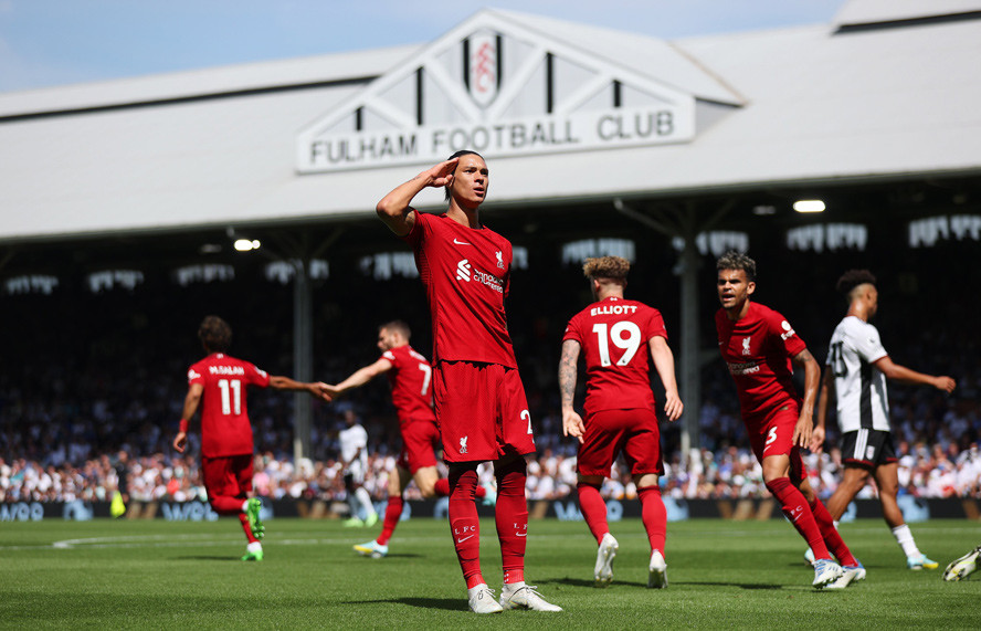 Darwin Nunez lóe sáng, Liverpool thoát thua ngày ra quân