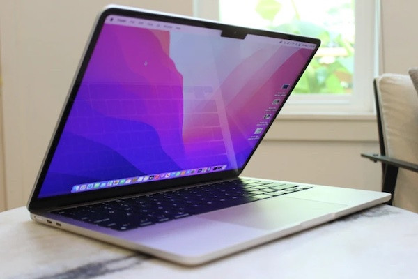 Tại sao không nên mua MacBook Air M2 bản tiêu chuẩn?