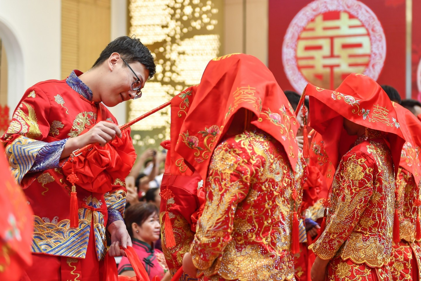 Những trò thô tục trong đám cưới ở Trung Quốc