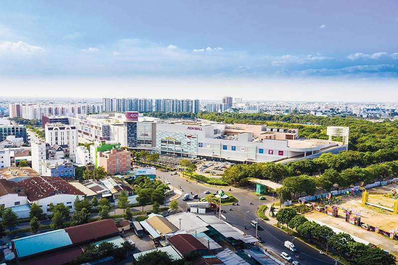 Retailers jostle for superiority