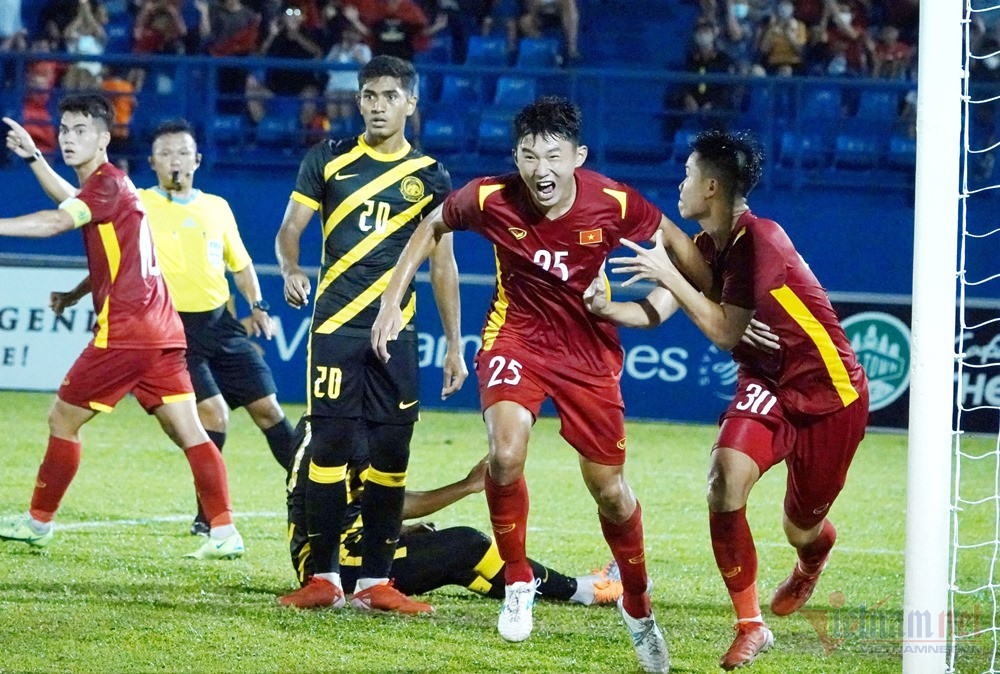 Video bàn thắng U19 Việt Nam 2-1 U19 Malaysia: Chiến thắng ở phút 93