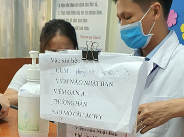 Nhiều trung tâm tiêm chủng ở Hà Nội “cháy” các loại vắc xin cúm