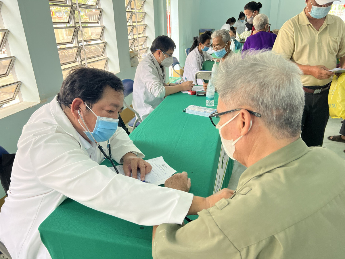 Bình Dương hỗ trợ 600 triệu đồng cho bác sĩ về tỉnh, tăng lương gấp 3 lần