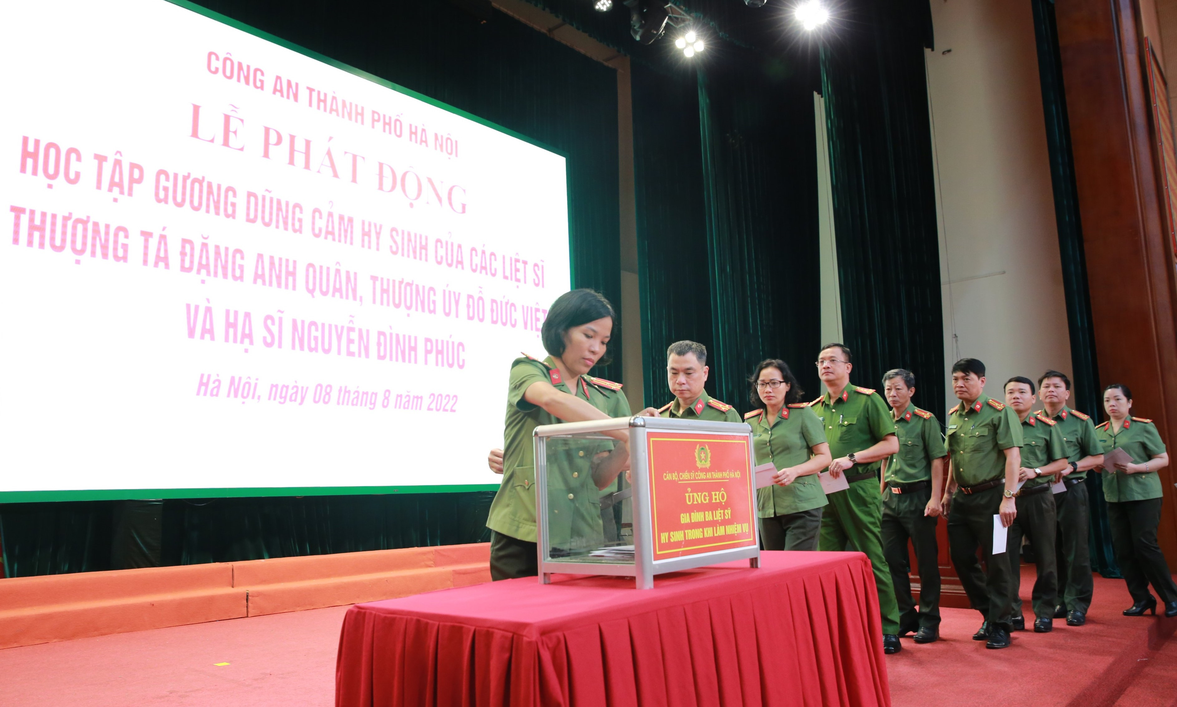 Công an Hà Nội phát động học tập tấm gương của 3 liệt sĩ PCCC