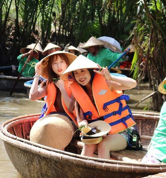HCM City to offer free-of-charge foreign language courses to tour guides