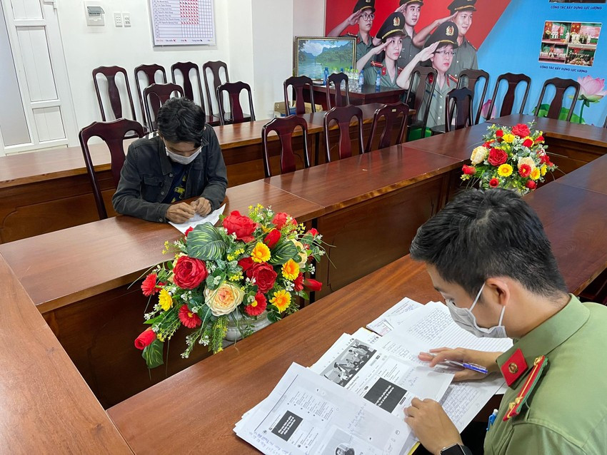 Thanh niên nhận 'kết đắng' vì giả mạo công an để đe dọa bạn bè