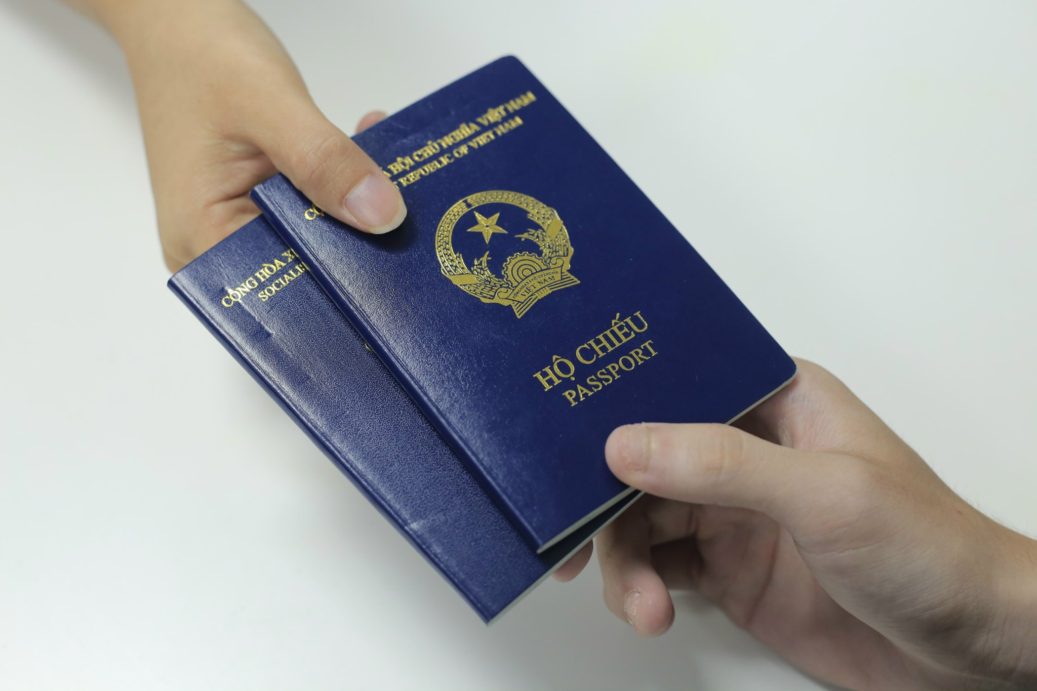 Tây Ban Nha công nhận lại hộ chiếu mẫu mới của Việt Nam kèm điều kiện