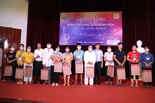 Mang âm nhạc đến Bệnh viện để xoa dịu nỗi đau bệnh tật