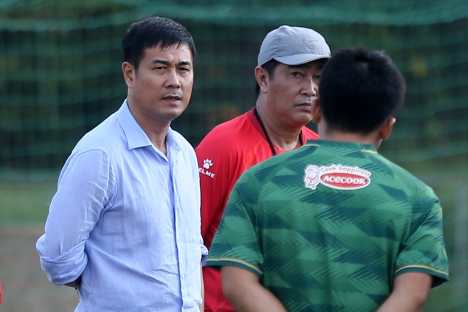 Nguyễn Hữu Thắng ngồi 'ghế nóng' giải cứu CLB TP.HCM