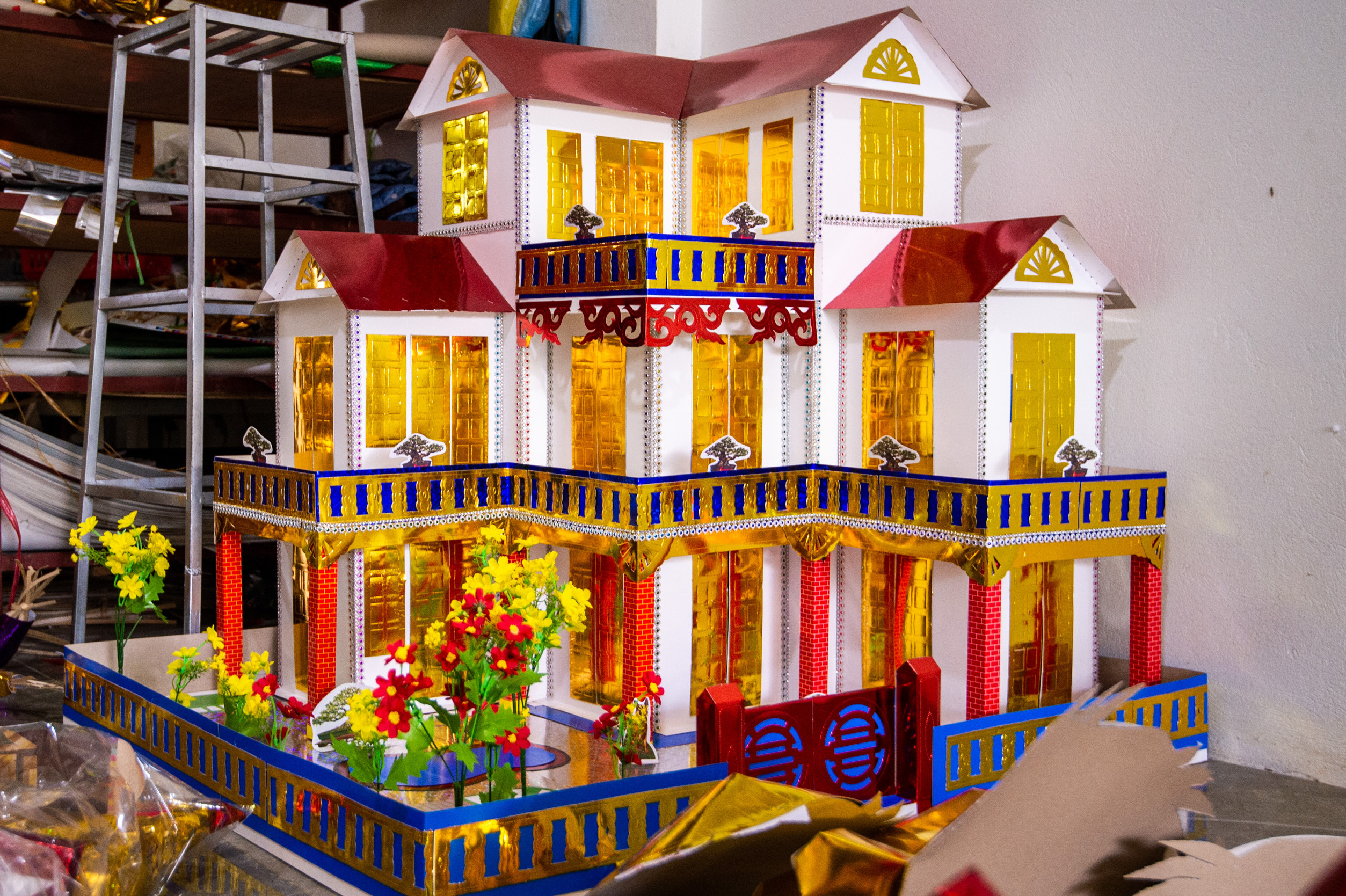 Biệt thự sân vườn có bể bơi cho người cõi âm mùa Vu Lan