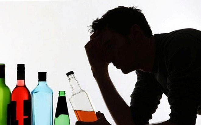 Bệnh nhân ngộ độc Methanol: Rượu pha thêm nước ngọt Sting cho dễ uống