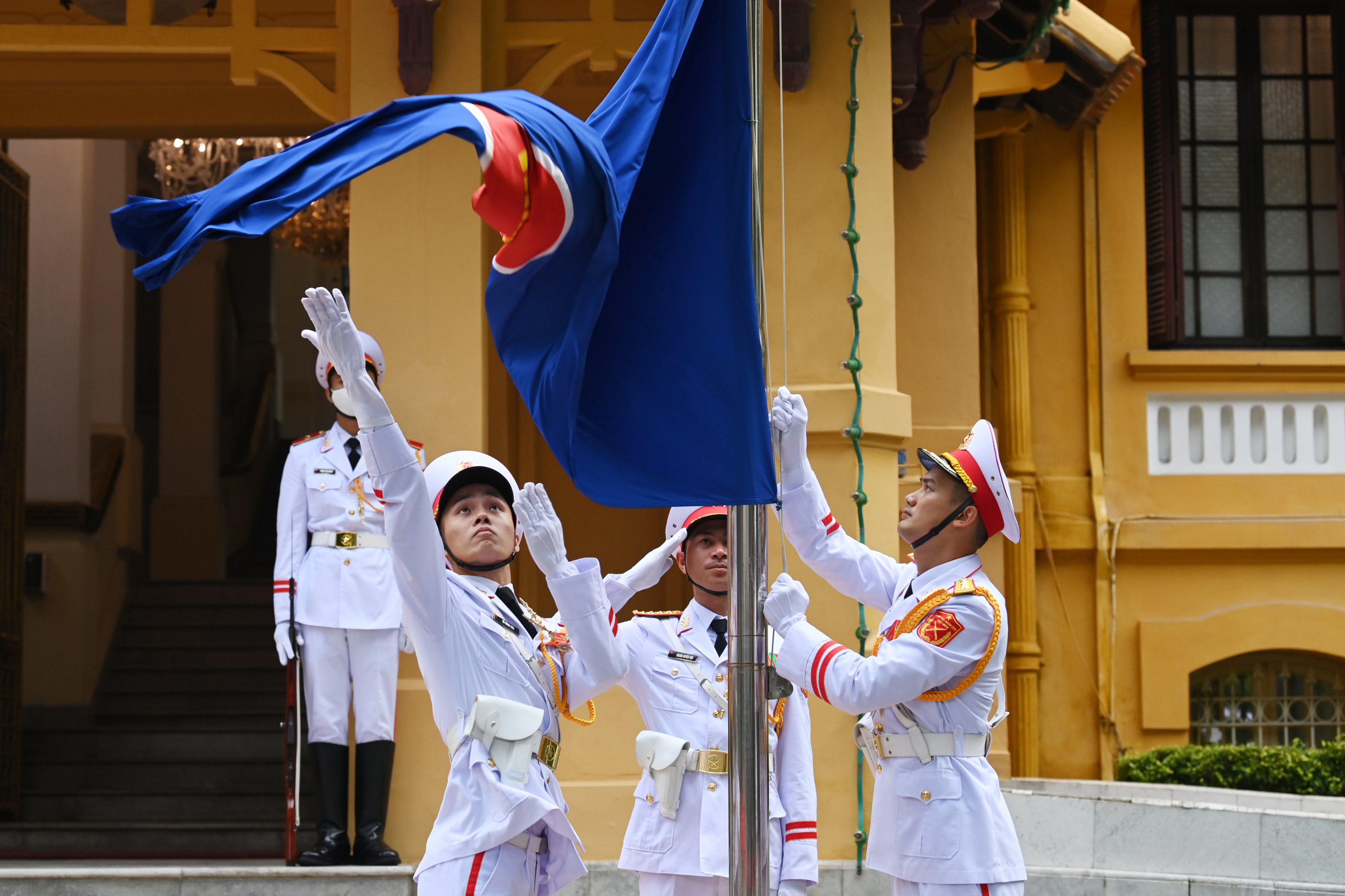 55 năm ASEAN: Lá cờ ASEAN bay cao, vì hòa bình, ổn định, hợp tác và phát triển