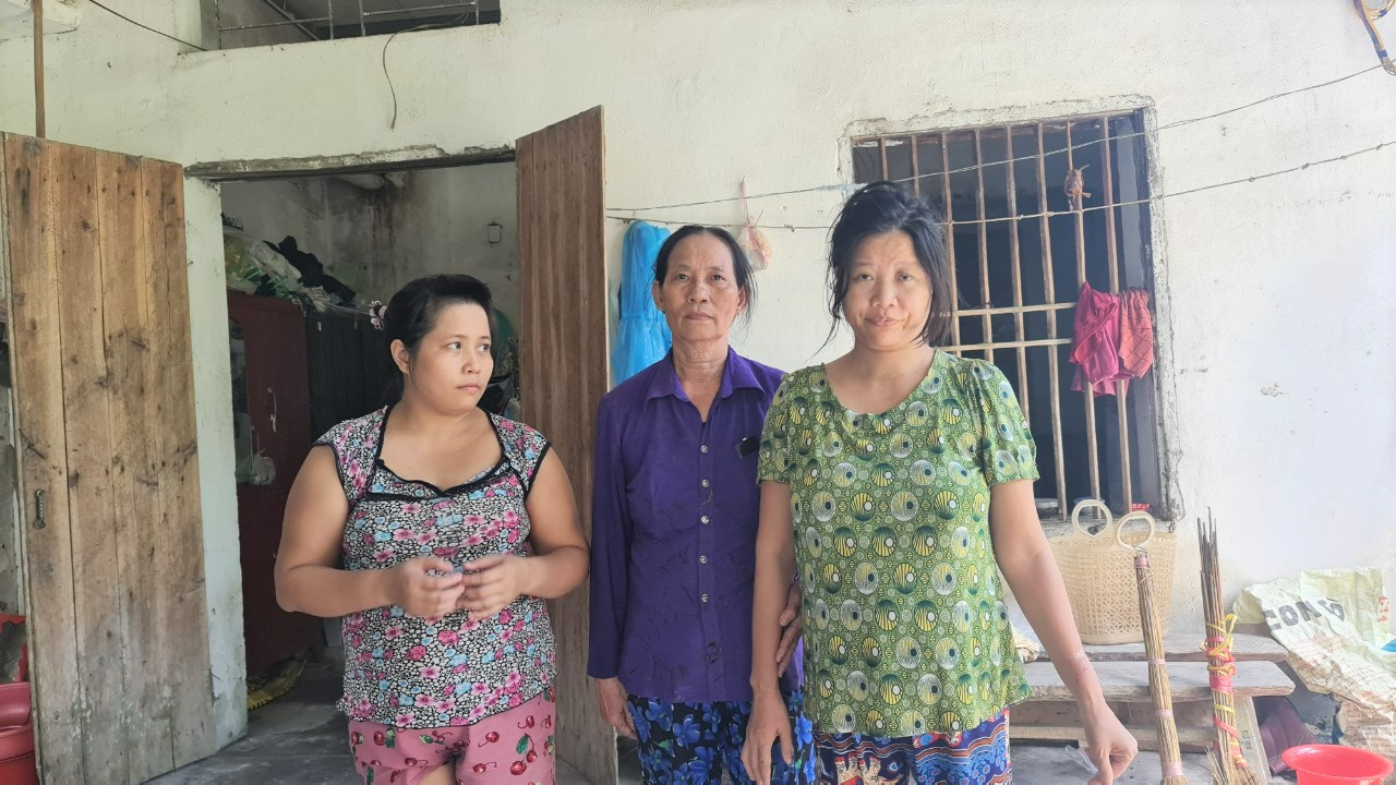 Người mẹ nghèo cuối đời chỉ mong hai con được vào trại tâm thần