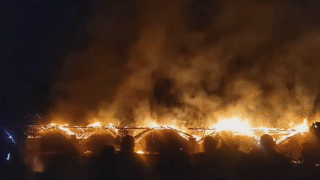 Cầu gỗ hơn 900 tuổi, dài nhất Trung Quốc cháy rụi trong sự bất lực của con người