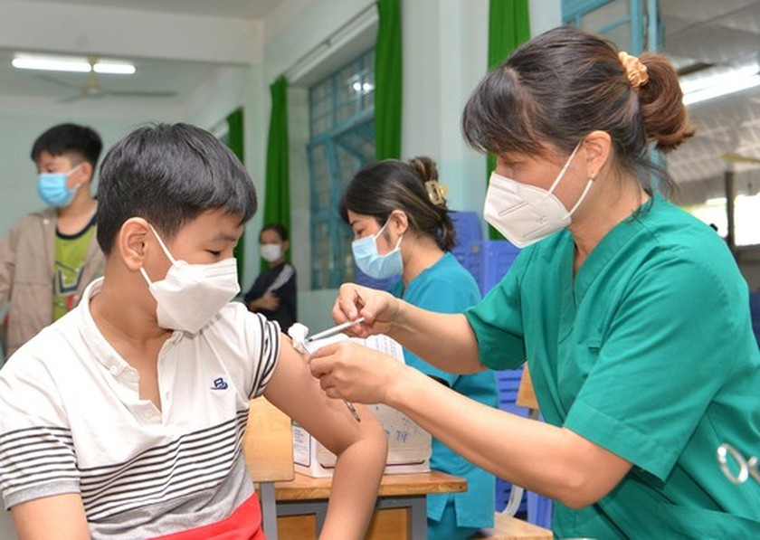 Ministry urges to speed up Covid-19 vaccination for children for safe school opening ảnh 1