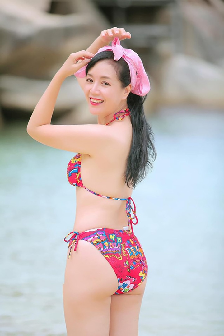 Dàn mỹ nhân Việt U60 vẫn nóng bỏng khi khoe dáng với bikini - 14