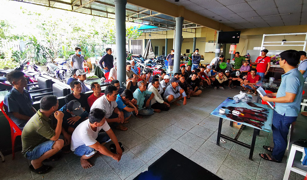 Bắt quả tang 40 người ngồi cà phê ở Trà Vinh cá độ đá gà tận Campuchia